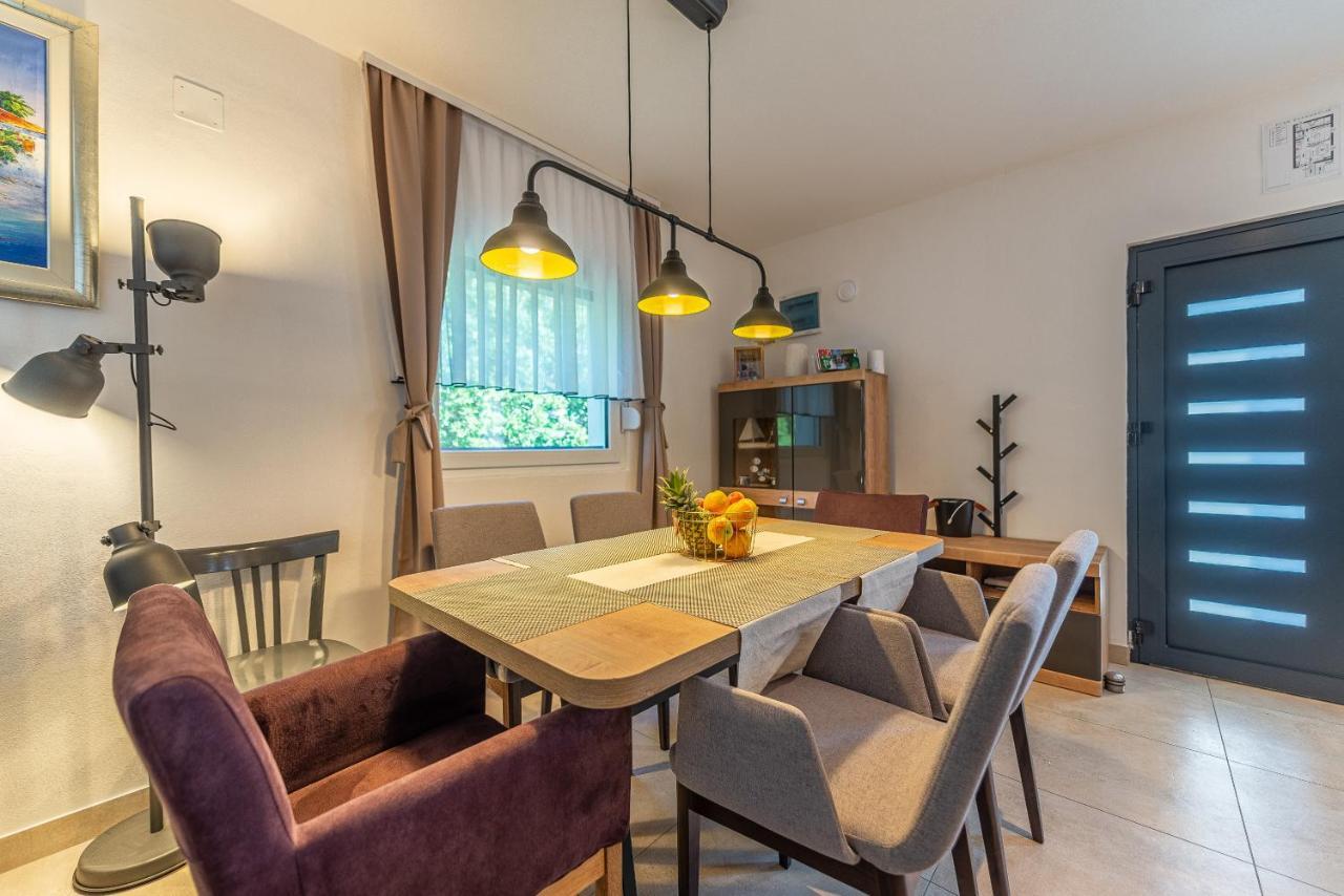 Villa Zora, Starigrad Paklenica, 塞利讷 外观 照片